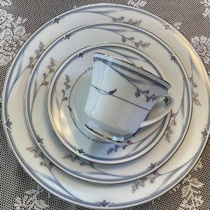 Set of 8 Legendary by Noritake "Chelsea Morn" 3686 Bone China Dinnerware